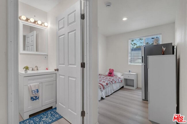 Photo - 7705 Baird Ave