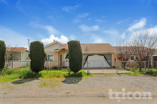 Building Photo - 34947 Ave C