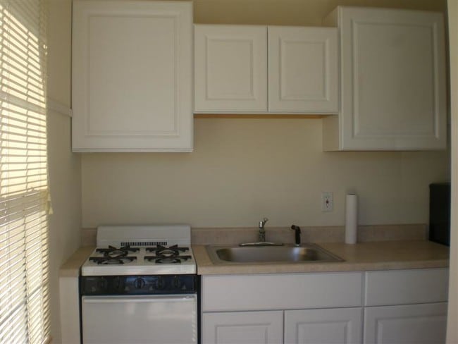 Cozy Kitchen - 19144 Calvert St