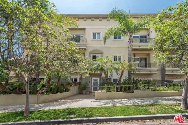 Building Photo - 11540 Rochester Ave Unit 103