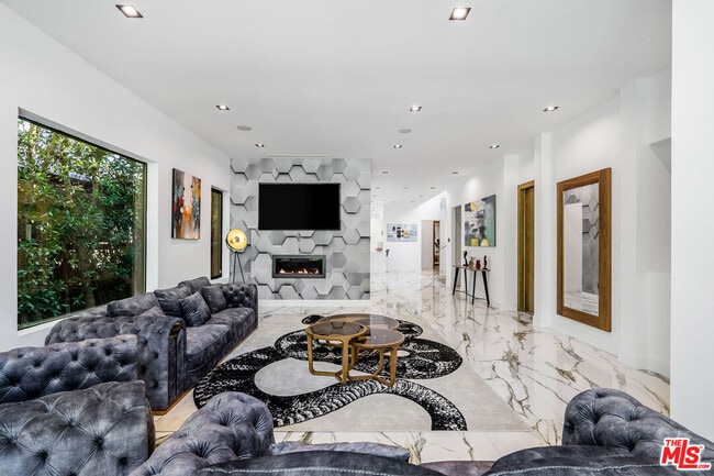 Photo - 4540 Sylmar Ave