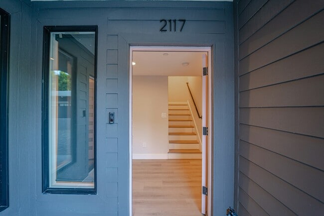 Photo - 2115 Holly Dr