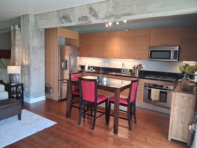 Building Photo - 416 S spring St Unit 507