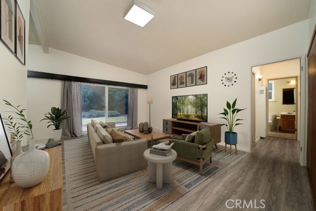 Photo - 1738 W Raymar St House