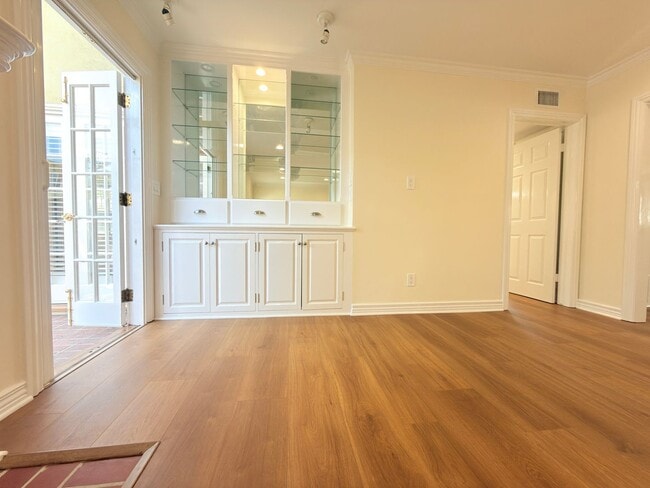 Photo - 12550-12556 Oxnard St Unit 12552