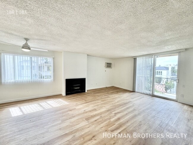 Photo - 1000 N Doheny Dr Unit 100