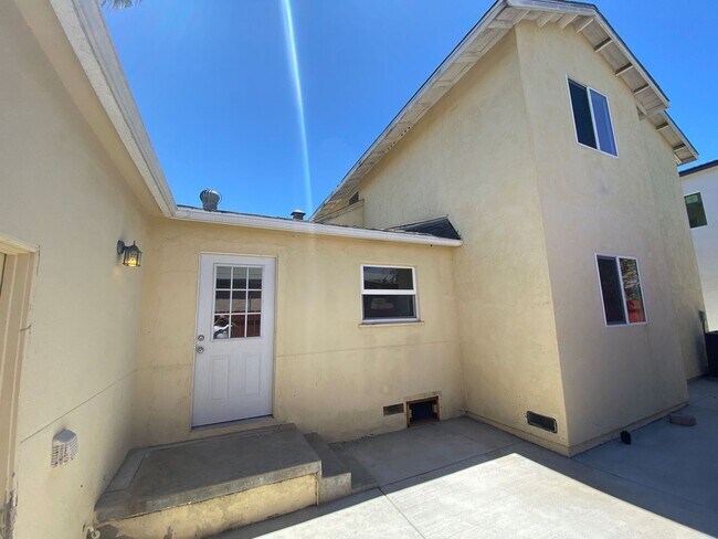 Photo - Huge 6BD/3BA on 63rd! (Lease out, pending ...