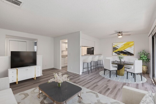 Photo - 701 Aster St.