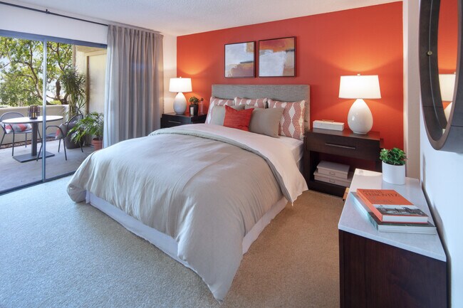 Photo - Cross Creek Apartments