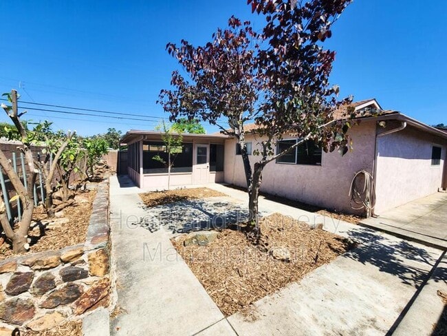 Photo - 698 Raymond St