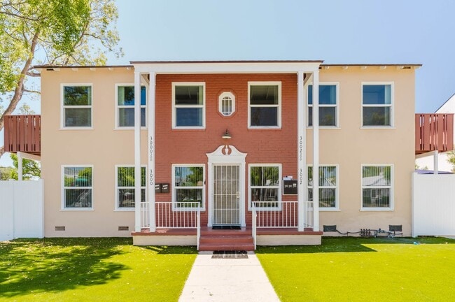 Building Photo - 3000 W Victory Blvd Unit 200