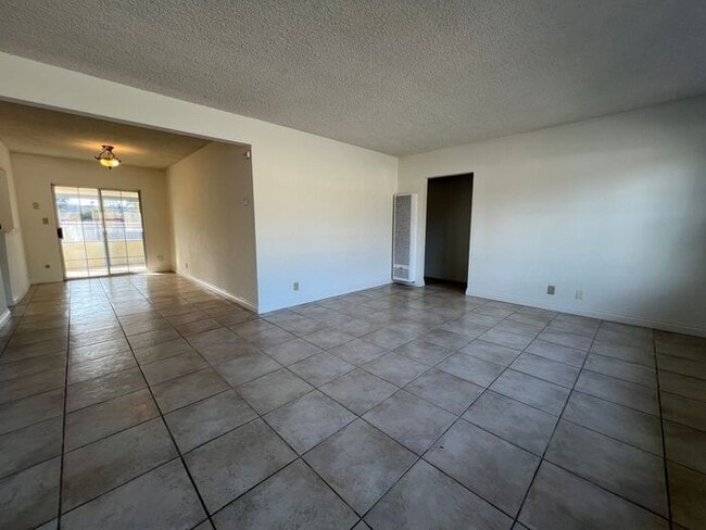Photo - 4 Bedroom Home 2 Car Garage with Fenced Yard and Extra Parking