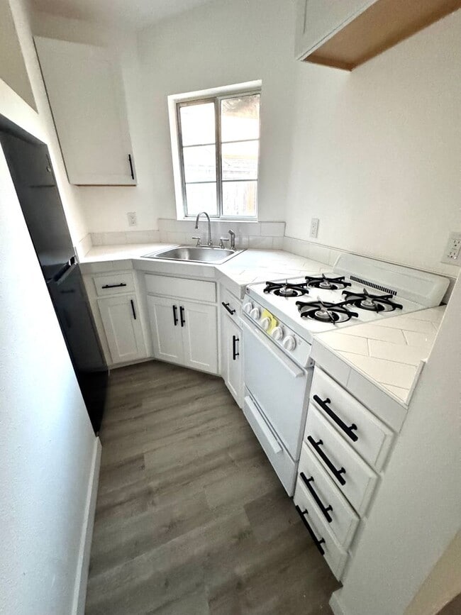 Building Photo - 3768-3768 1/2 Sheldon Dr Unit 3768 1/2