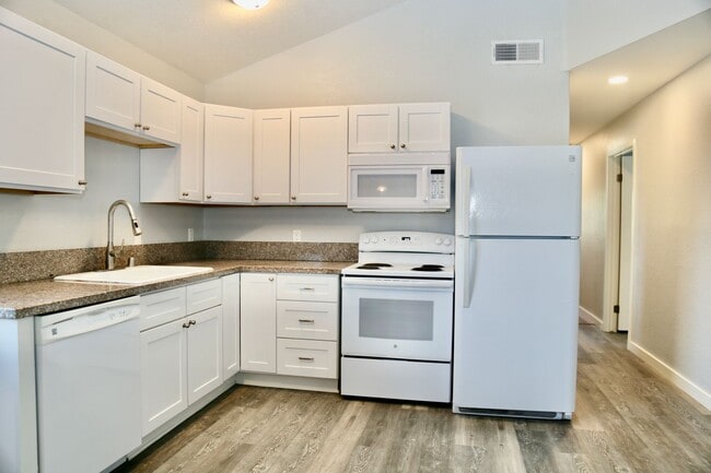 Building Photo - SO close to the beach and PCH - 3 Bedrooms...