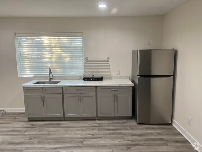 Building Photo - 2330 Sebring St Unit B Rental