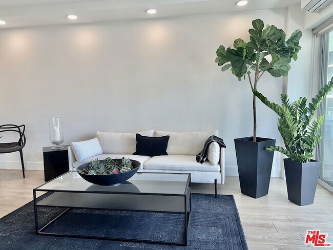 Photo - 999 N Doheny Dr Unit 904