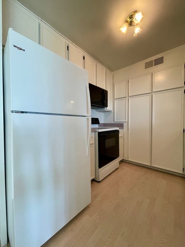 Photo - Beautiful One Bedroom One Bathroom Plus Den in La Mesa! Unit 266