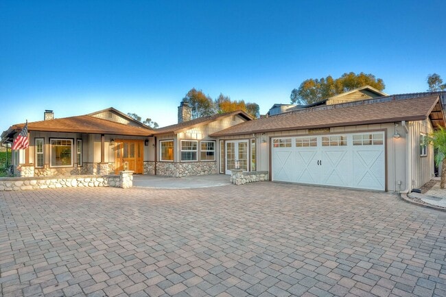 Building Photo - 125 Hummingbird Hill