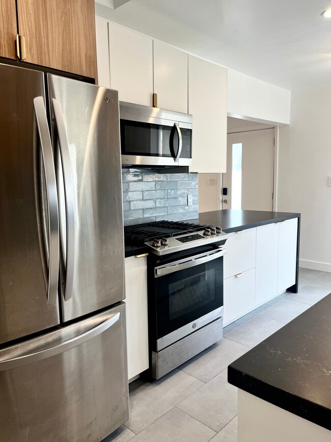 Kitchen - 416 Longfellow Ave