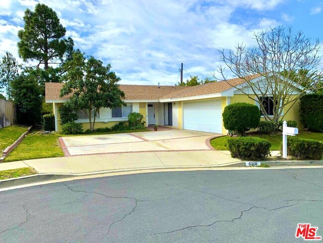 Building Photo - 6308 Villa Rosa Dr