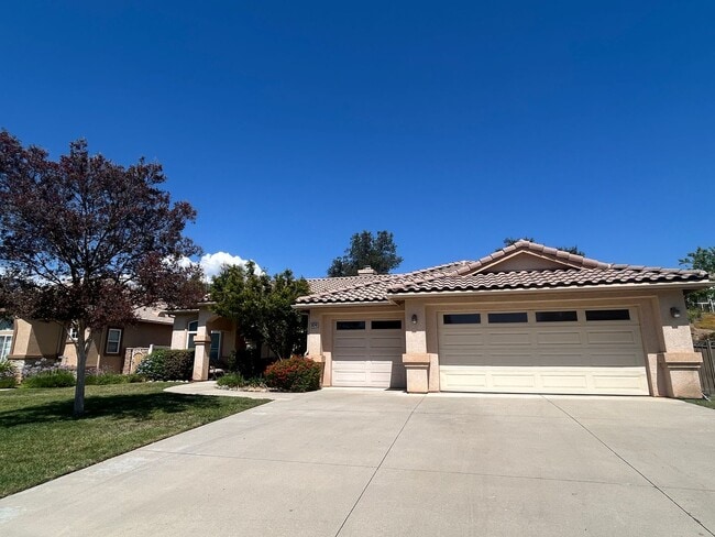 Building Photo - Beautiful 4 Bedroom Family Home