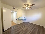Photo - 943 W 13th St