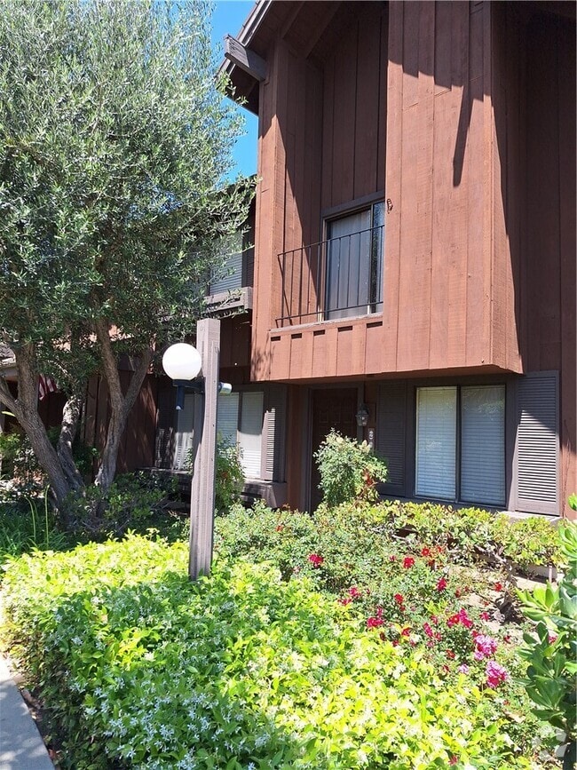 Building Photo - 2074 Mt Shasta Dr Rental