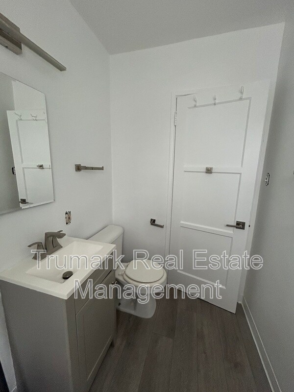 Photo - 106 E Randolph St