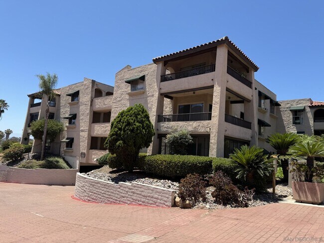 Building Photo - 2520 Clairemont Dr Unit 112 Rental