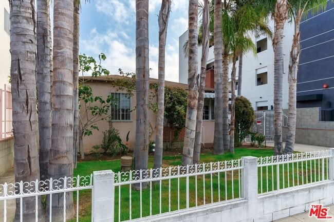 Photo - 4360 McLaughlin Ave