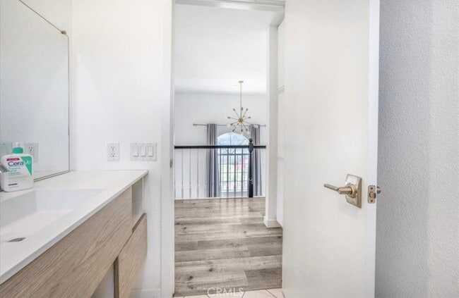 Photo - 2481 S Bundy Dr