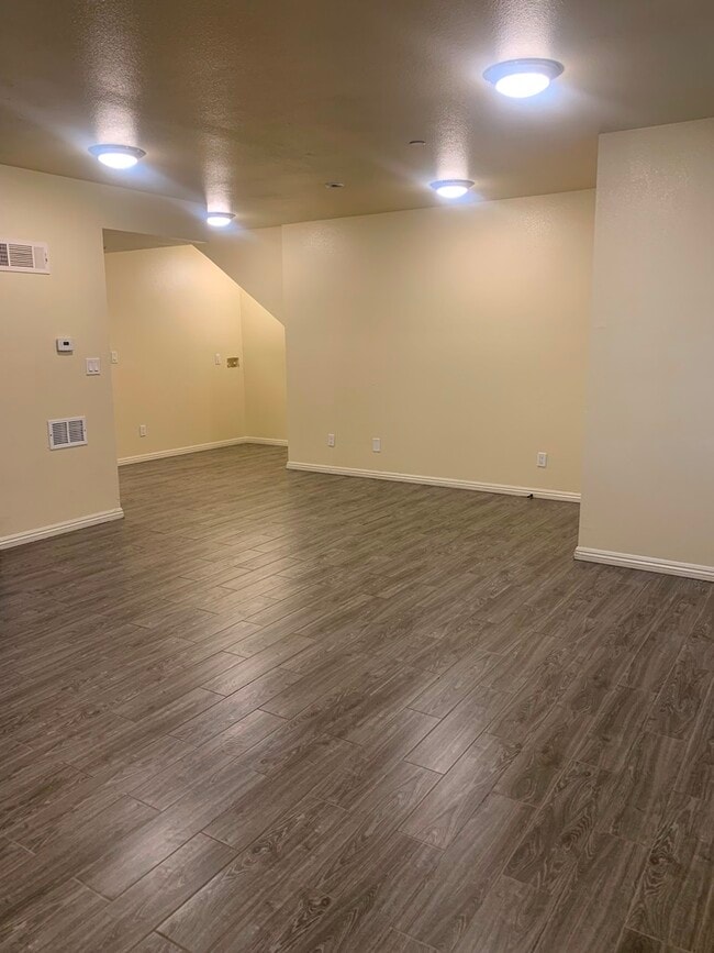 Photo - 924 W 78th St