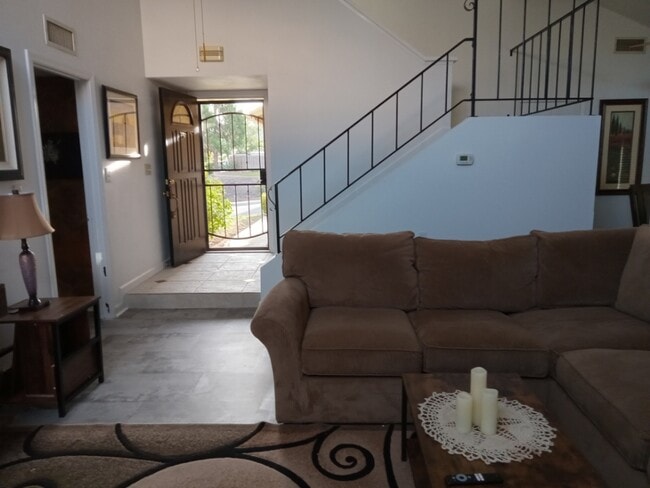 Photo - 8729 Langholm Rd