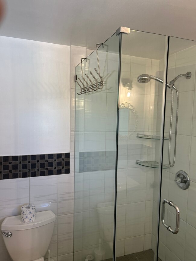 Photo - 18612 Community St