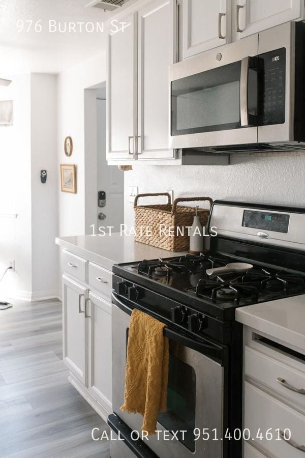 Photo - 976 Burton St