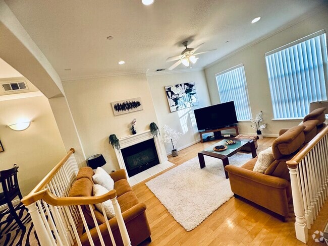Building Photo - 4106 W Kling St Rental