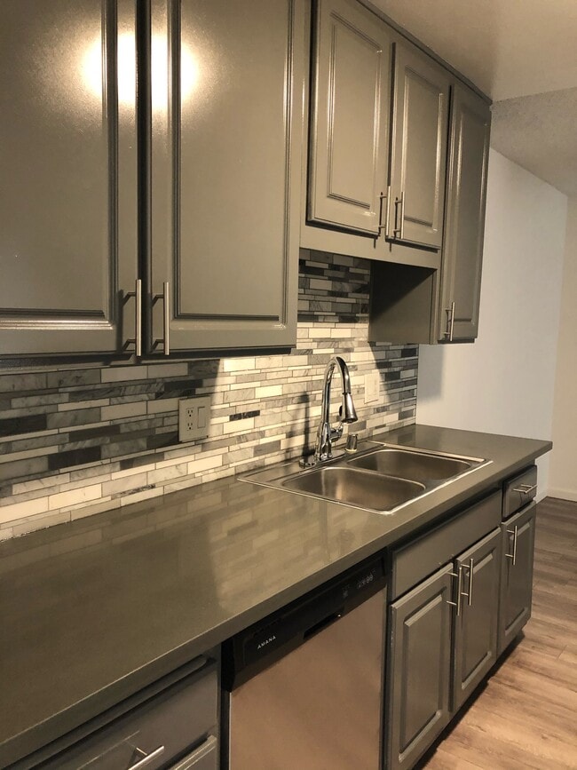 Photo - 7500 Mason Ave