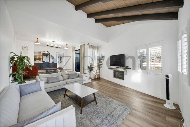 Photo - 10444 Canoga Ave