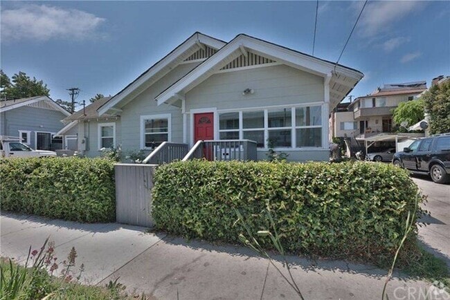 Front - 1530 E 5th St Rental