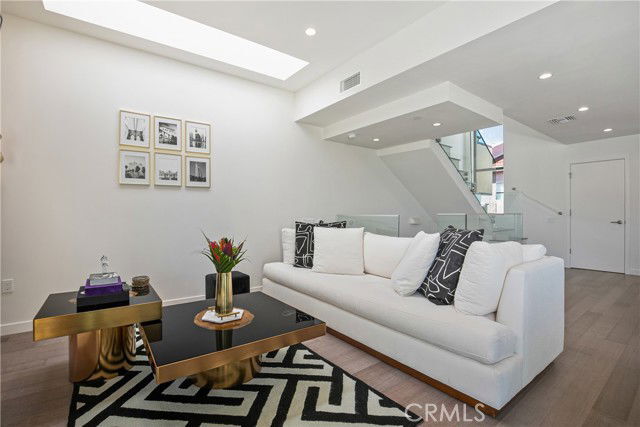 Photo - 823 N Fuller Ave