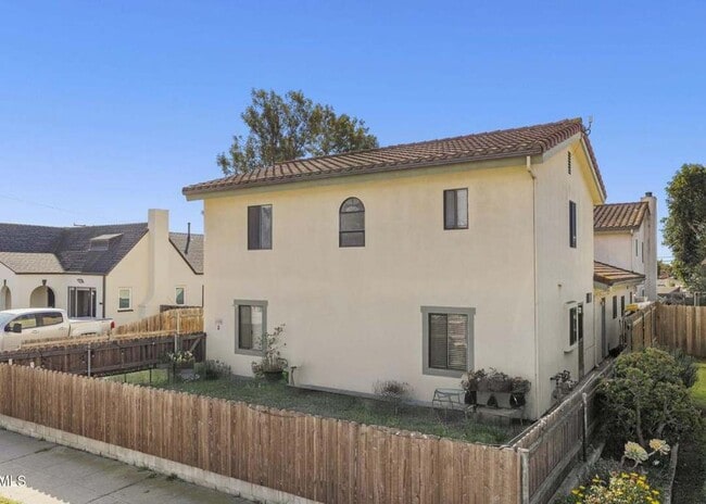 Building Photo - 1666 San Nicholas St