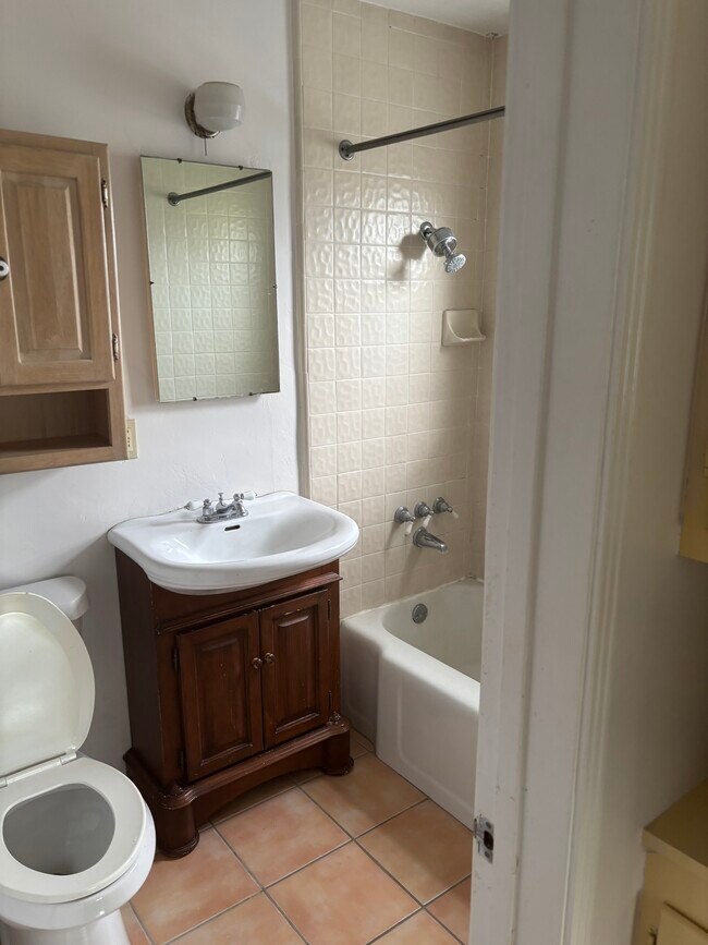 Photo - 4010-4016 Illinois Unit 4012 1/2