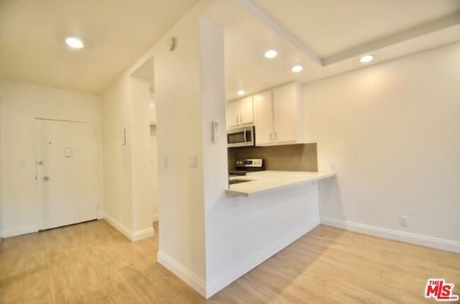 Photo - 999 N Doheny Dr Unit 904