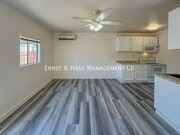 Photo - 1039 E Ridgewood St House