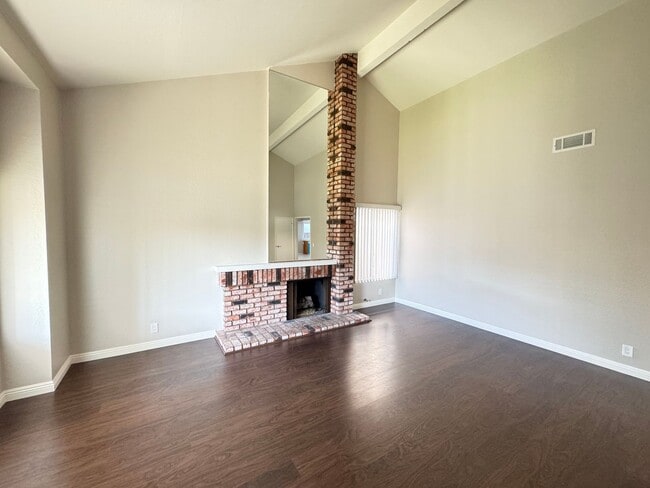 Photo - Beautifully Maintained 4Bd/2Ba Home w/Large Back Yard and Fruit Trees!