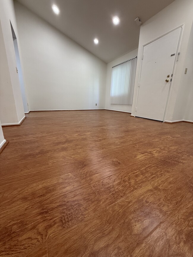 Photo - 3340 Honolulu Ave Unit 3340 Honolulu
