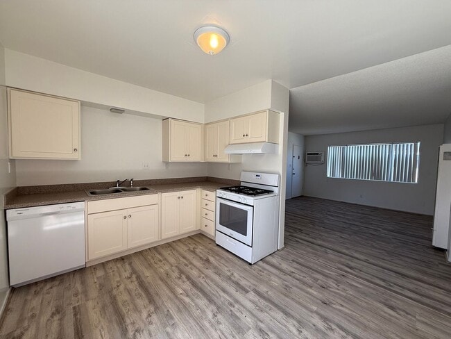 Building Photo - 962 - Down Property Unit 3918 Rental
