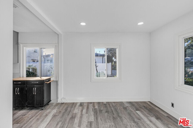 Photo - 13536 Hamlin St