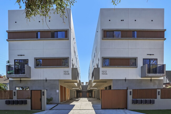 Building Photo - 11004 Hortense St