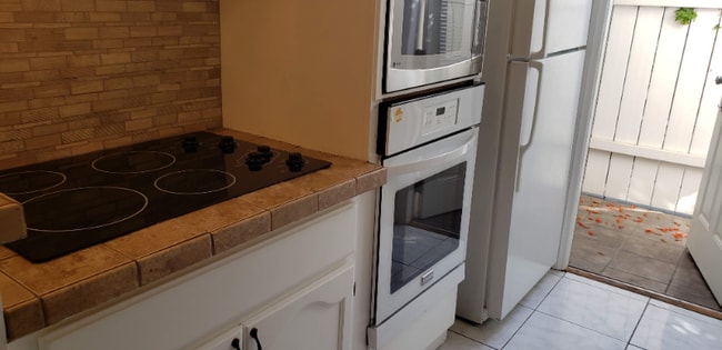 Photo - 2130 N Beachwood Dr Unit 4